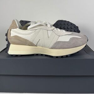 New Balance 327 sneaker Sea Salt/Moonrock Womens Size 10.5 Brand New